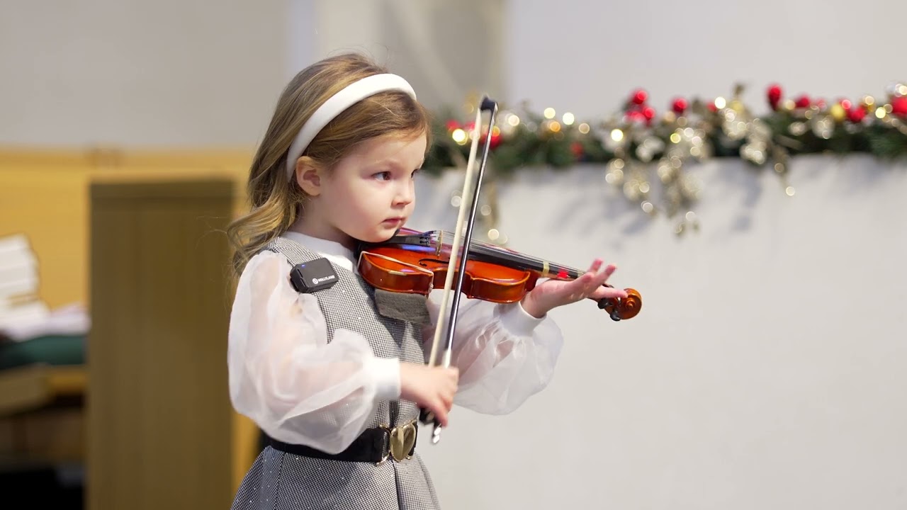 3 Year Old Violinist: Angelica's WONDERFUL Performance!
