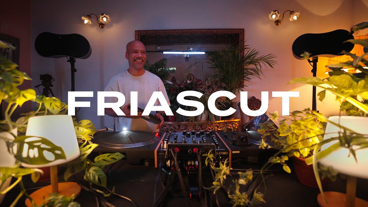 Deep Jazzy House rhythms with plants by Friascut Vinyl Set at Mansion, Barcelona