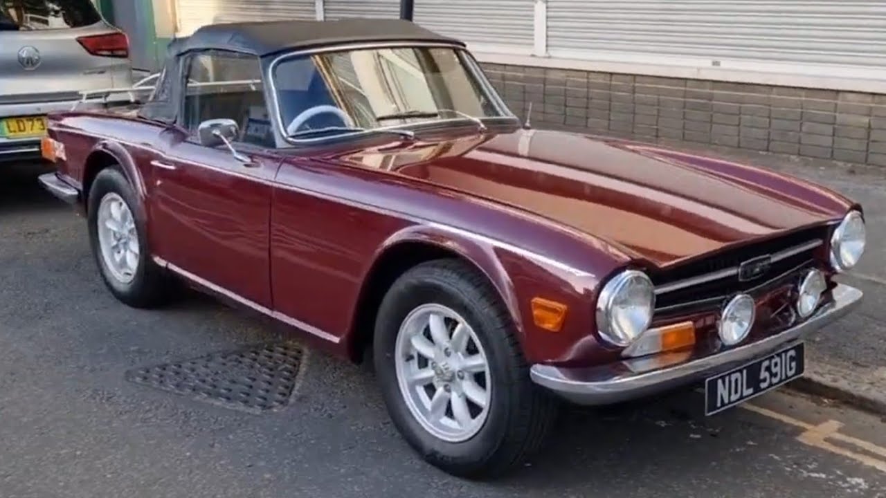 Classic car - Triumph TR6 - a walk around, a look inside and a ride! 