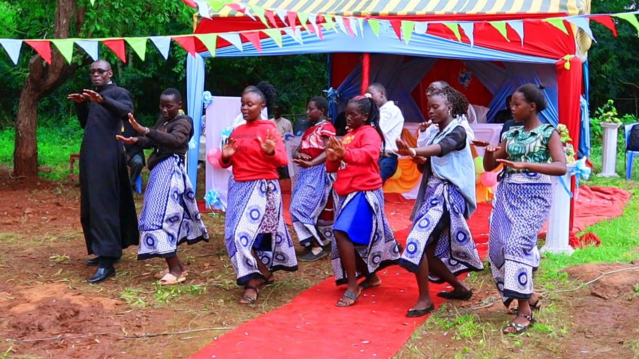WASICHANA WALICHEZA MZIKI WA KIKATOLIKI VIZURI ZAIDI,JIONEE