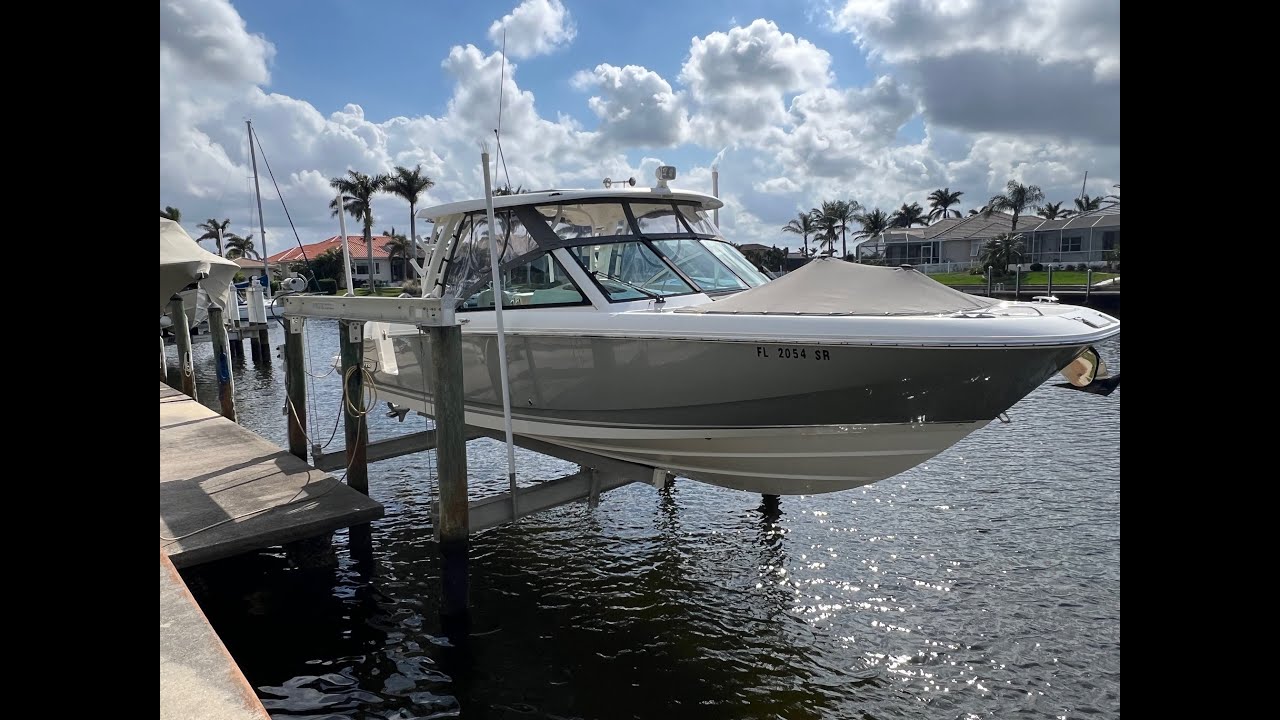 2019 Boston Whaler 320 Vantage