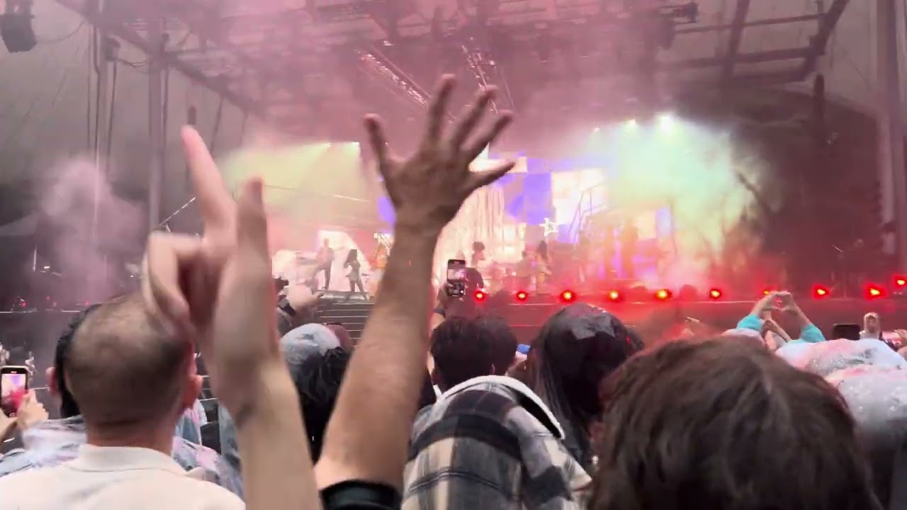 DUA LIPA in Berlin 5.6.2024 - LOVE AGAIN 🔥 FRONT ROW - live at the Waldbühne Berlin🌲💦