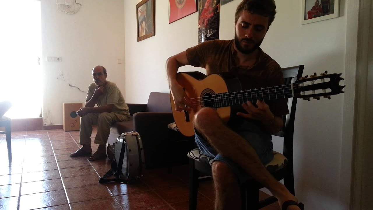 JESUS GUERRERO PROBANDO GUITARRA NEGRA DE JERONIMO PEREZ
