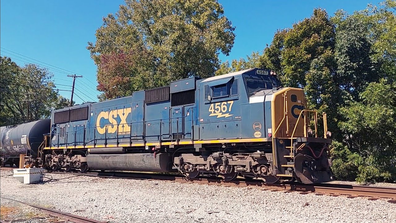 CSX M491 headed Northbound @ Monroe NC with csxt 4567 in the lead 10/4/22🇺🇸