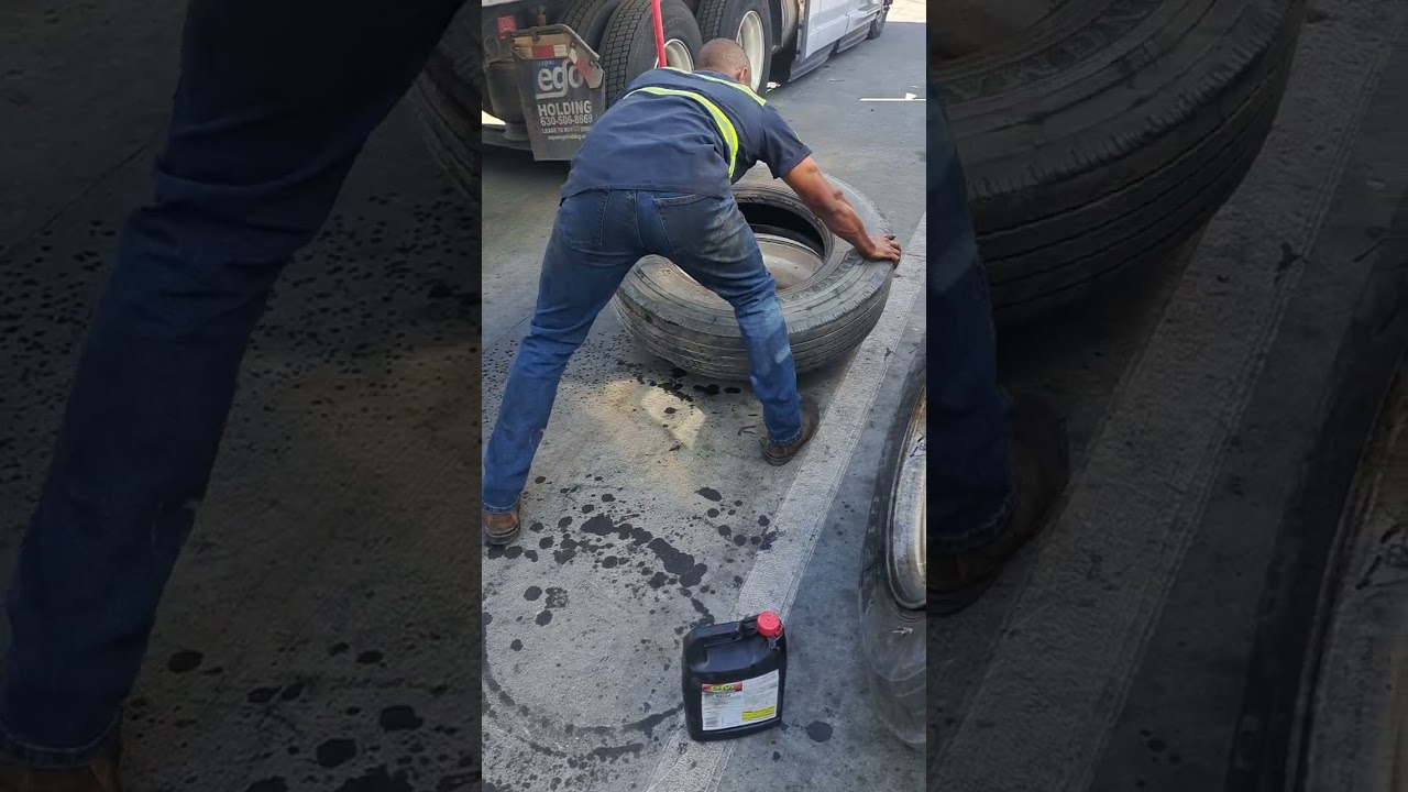 How to take tire out of rim and put back toguether  DIESEL LIFE  SEMY TRUCKS 
