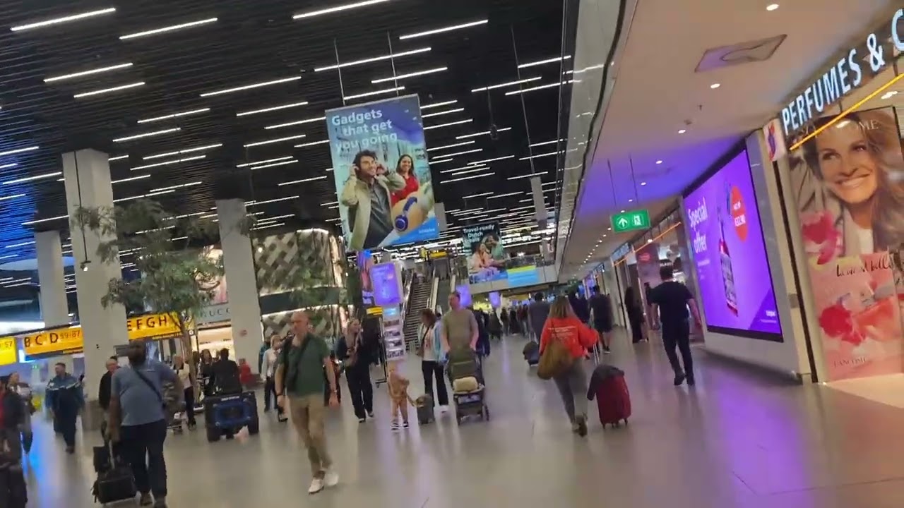 Walking: Shiphol Airport
