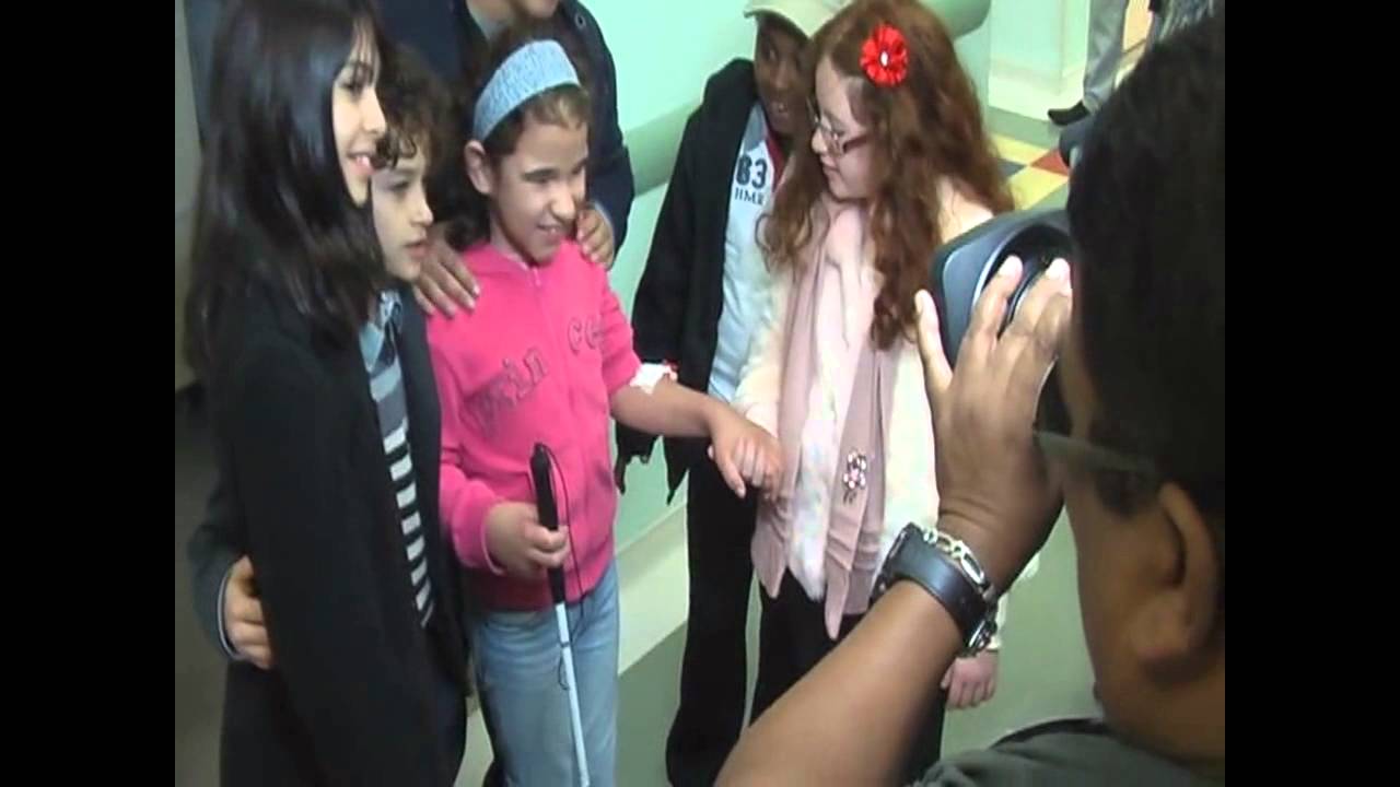 Elenco da novela Carrossel visita o ITACI