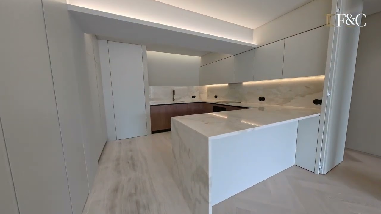 Luxury 3 Bedroom Apartment in Lisbon | Fully Renovated in Iconic Entreposto Building – Amoreiras