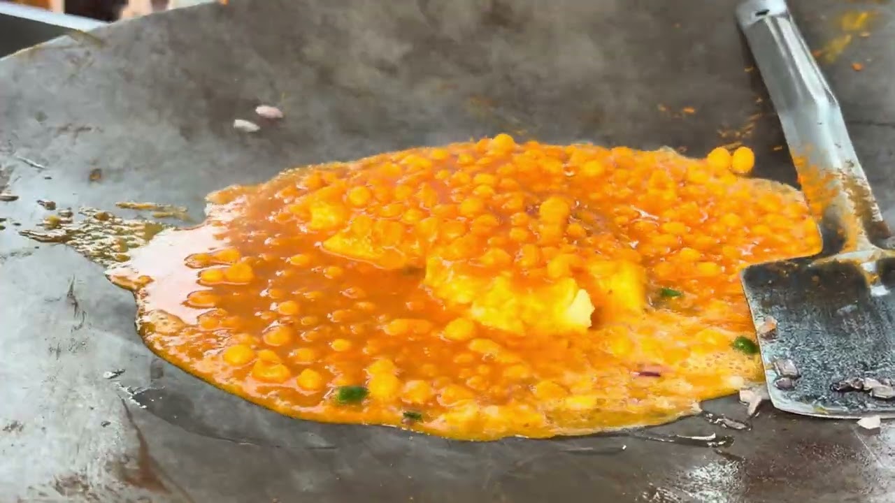 Roadside Samosa Chaat: Itna Chatpata ki dekh kar hi muh mein pani aa jaye!