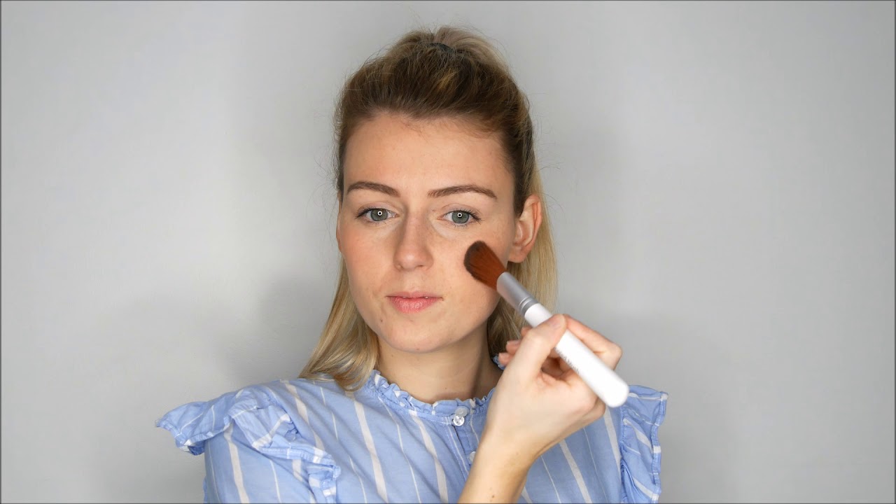 Blush compact Lily Lolo : Comment avoir un Teint Frais et Lumineux en Vid&eacute;o !