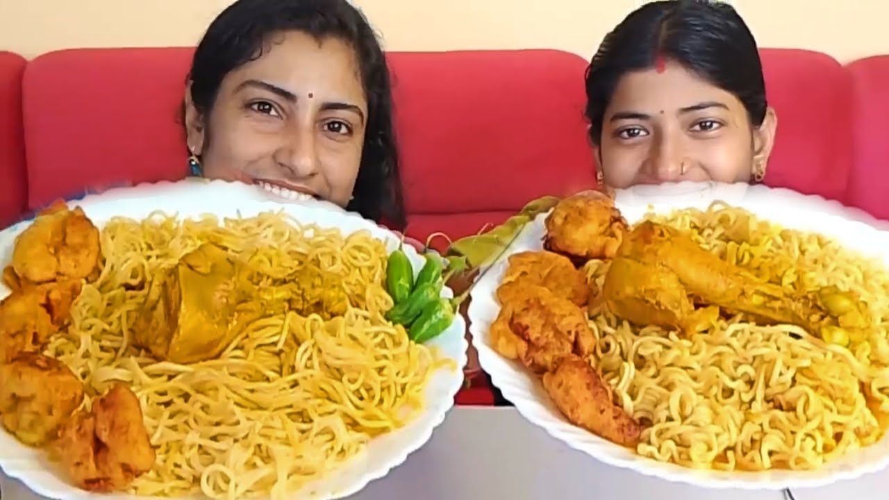 CHICKEN HAKKA NOODLES VS CHICKEN MAGGIE CHICKEN PAKODA /CHINESE EATING CHALLENGE 😎