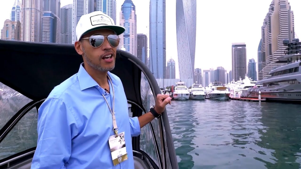 À 3000€ le quart d'heure, cet influenceur s'est fait une place à Dubaï