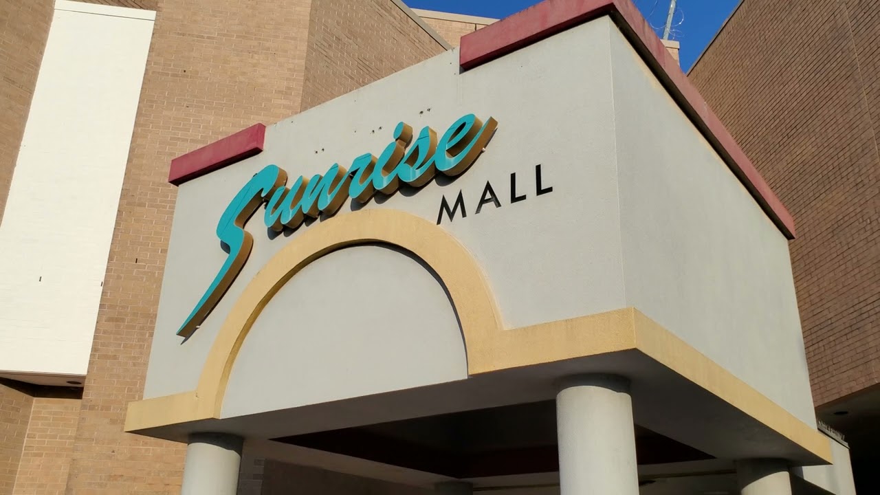 I Want to Go in the Sunrise Mall One Last Time! Corpus Christi Texas / Dead Mall is Being Destroyed