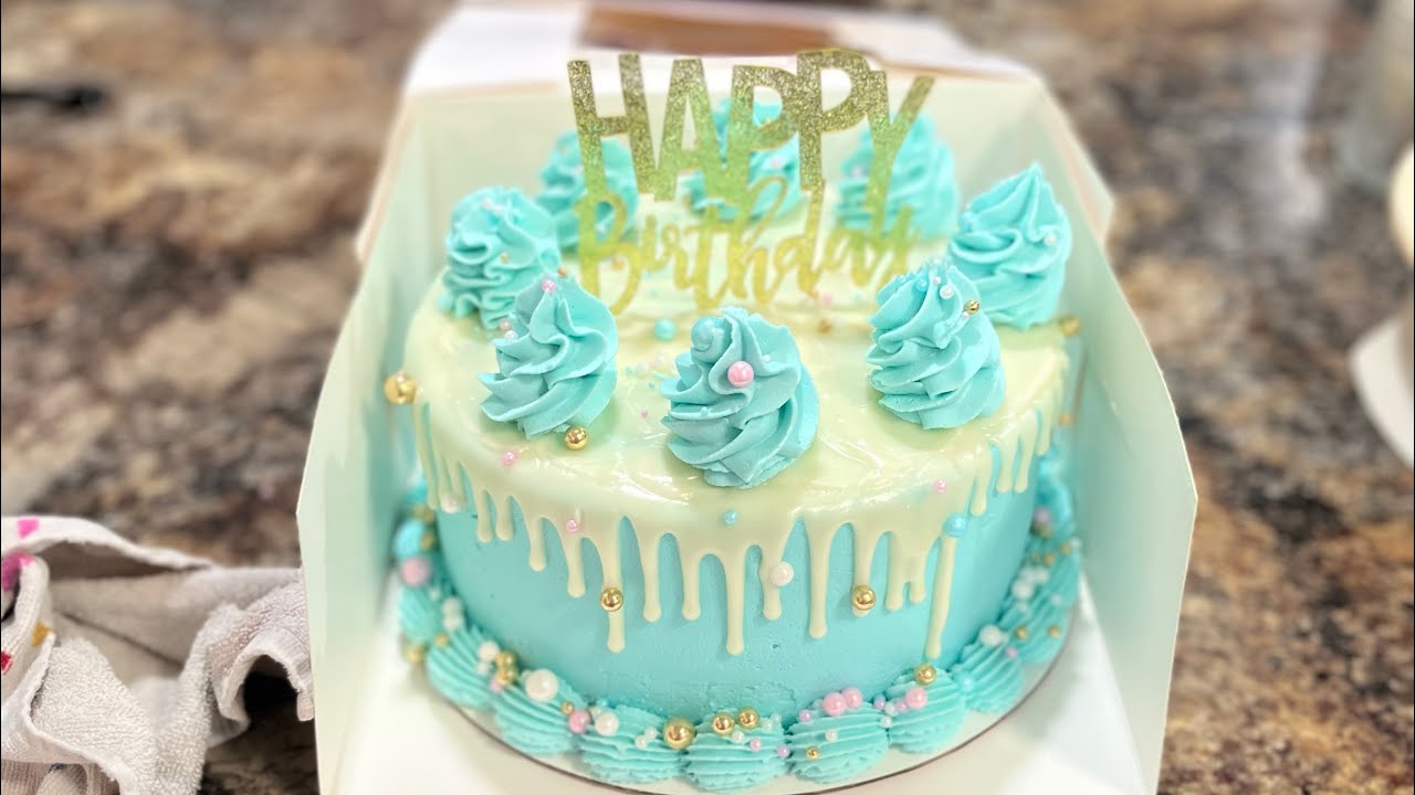 ASMR cake decorating. Decorate a buttercream birthday cake with me! ✨👩🏻‍🍳🎂 