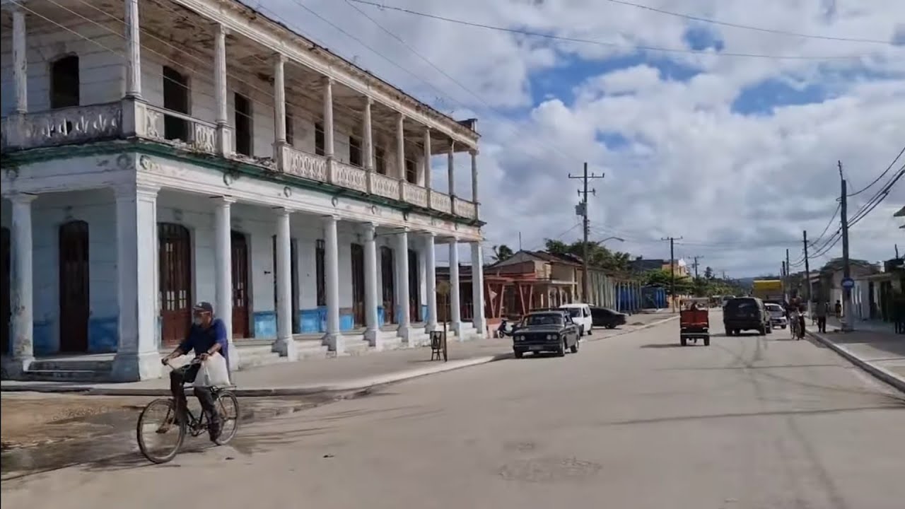 😲 YAGUAJAY un pueblo DEZTRUIDO pero con una HSTORIA increíble vuelta a CUBA en moto #cuba #youtuber