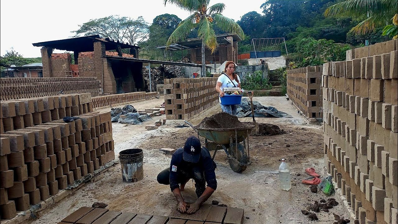 La MUJER SALVADOREÑA De la que TODO el MUNDO está HABLANDO 🤫