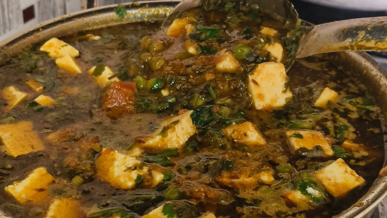 हलवाई ऐसे बनाते हैं मटर पनीर😋