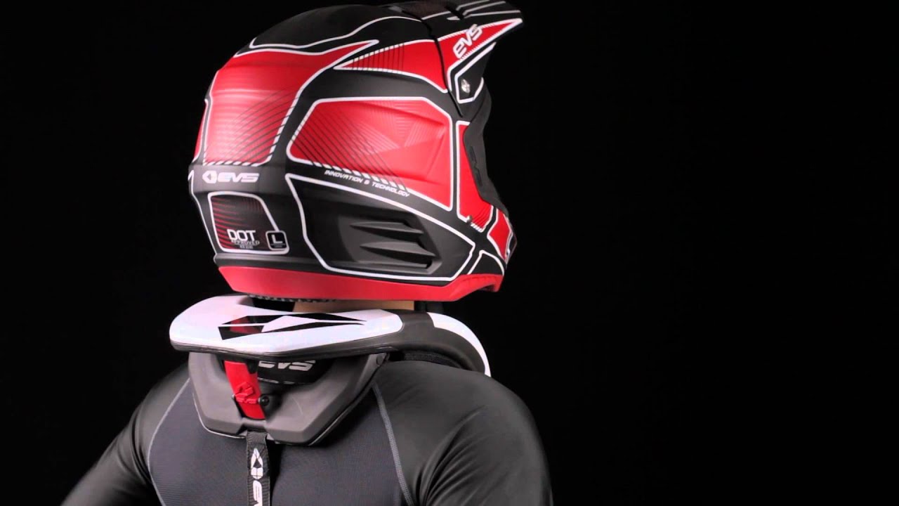 EVS R4 Race Collar Details