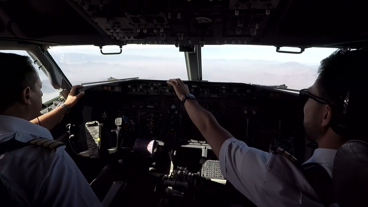 Boeing 737 700 - Approach and Landing - Santiago de Chile  -