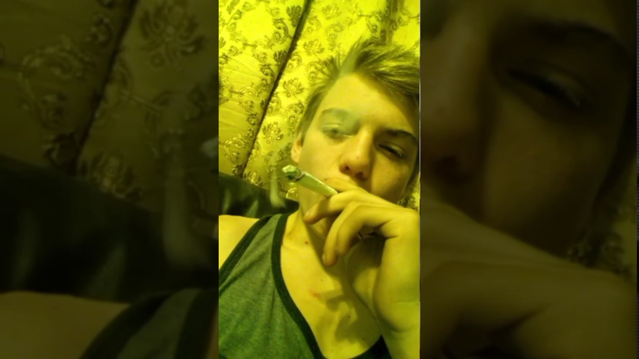 4 gram joint puffing 😏😏😏