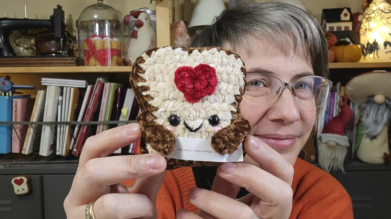 Un Toast che ti abbraccia? Facciamo l'Amigurumi da Supporto Emotivo (Idea Regalo!)