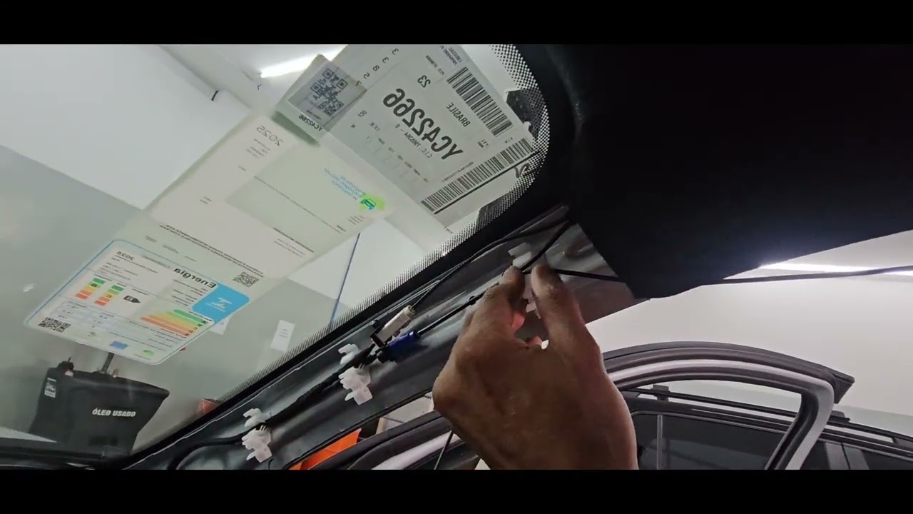 Instalação de câmera de ré linhas fixas no Fastback 2026