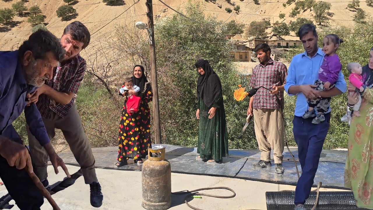 Atabek insulates the roof of the warehouse: Shahin helps him