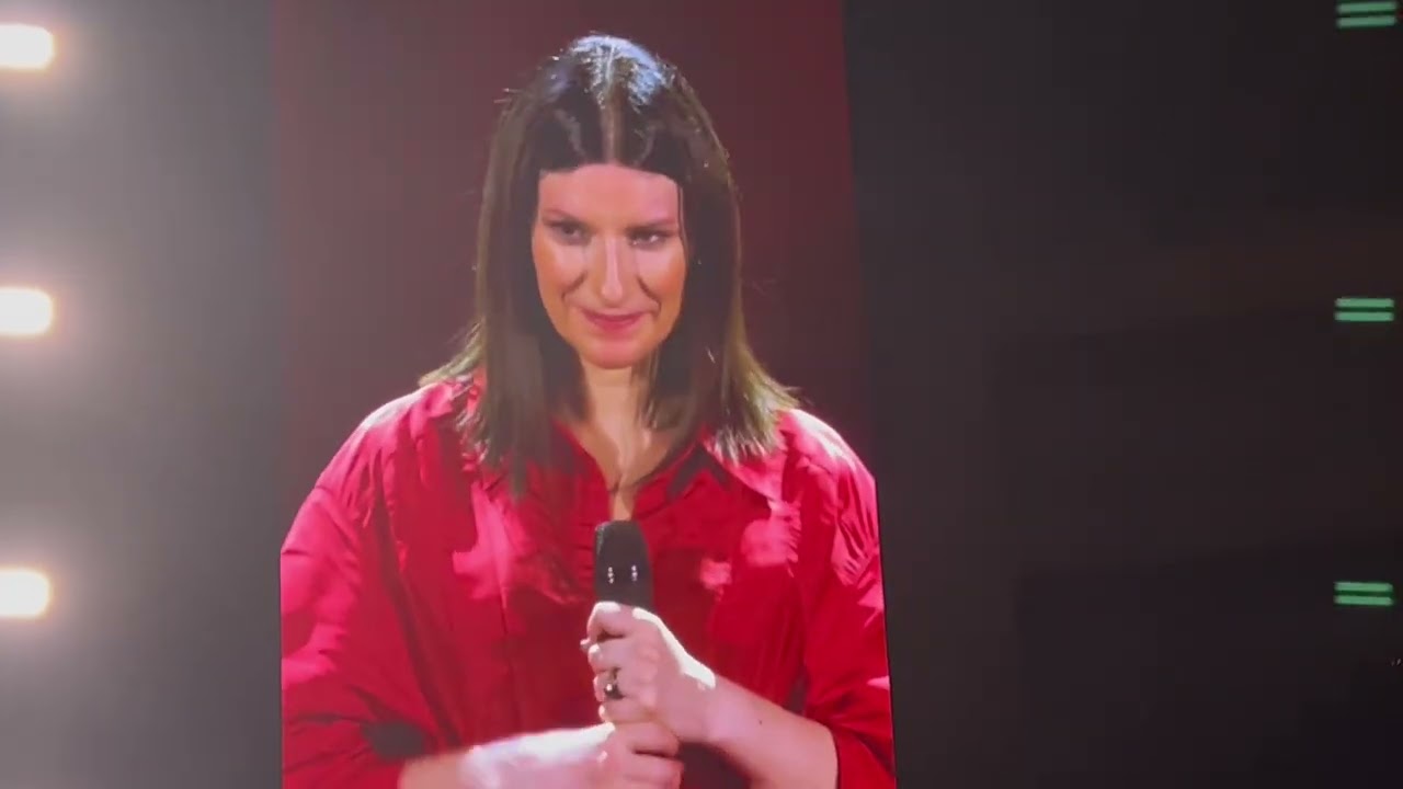 El aplauso m&aacute;s largo de toda la historia para @laurapausinitv mirar lo que pasa!!!