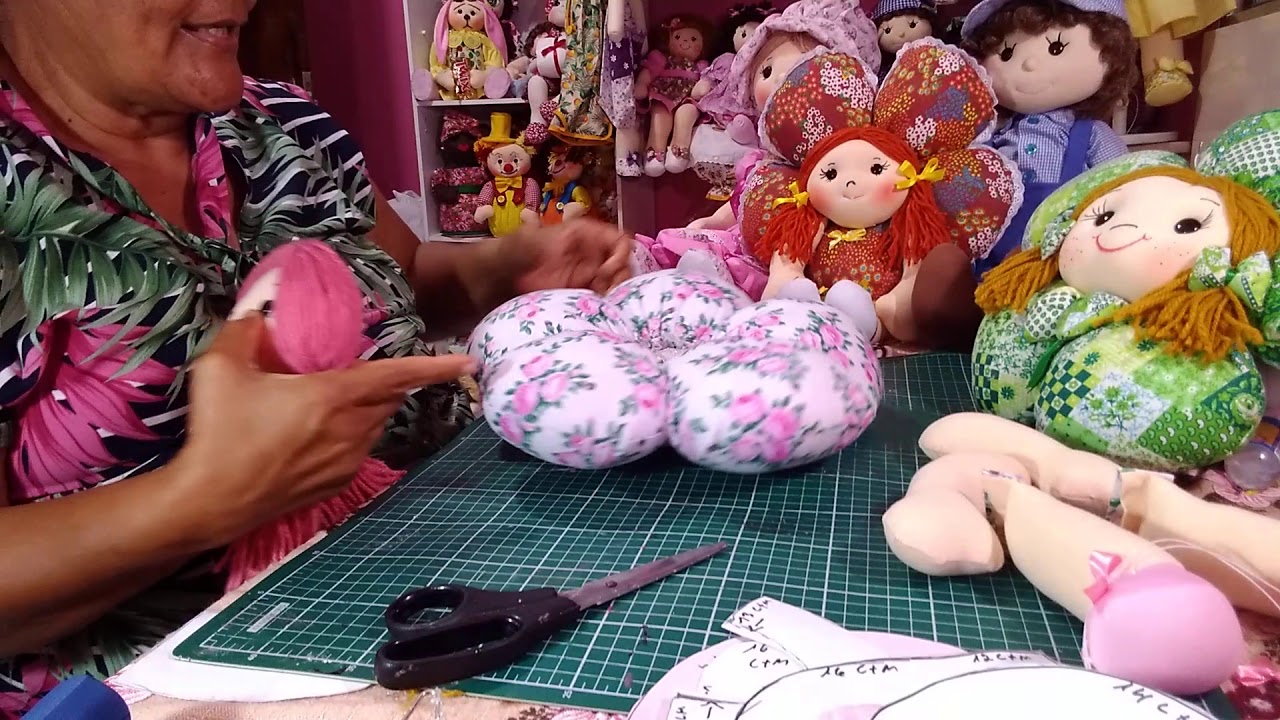 ALMOFADA BONECA FLOR DE OUTONO COM AURENI