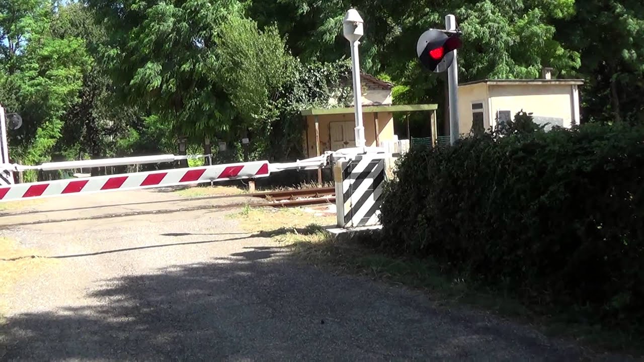 Passaggio a livello di via Fornace in HD - Brisighella (RA) // Level Crossing