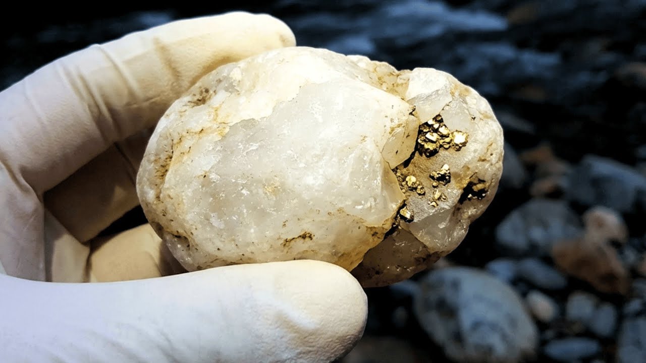 Which Quartz Stones in Rivers Contain Hidden Gold Crystals?