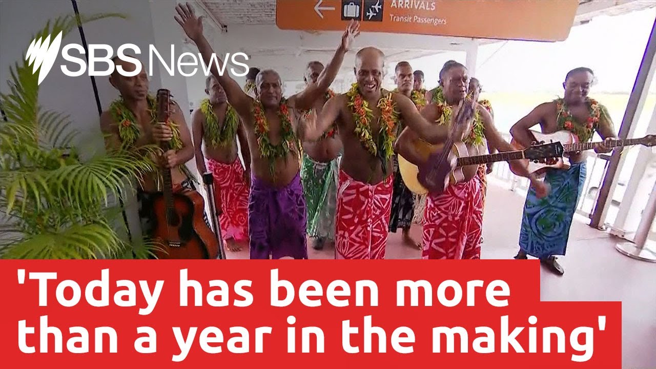 Australians touch down in Fiji on the first tourist flight in 20 months I SBS News