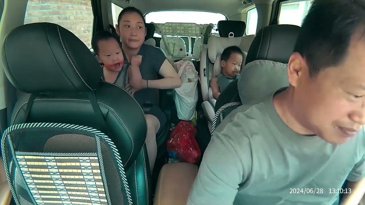 自私的父亲一个小举动就得到了儿媳的原谅，相信往后的日子一定会越来越和谐、越来越好的#抖音商城 #父亲