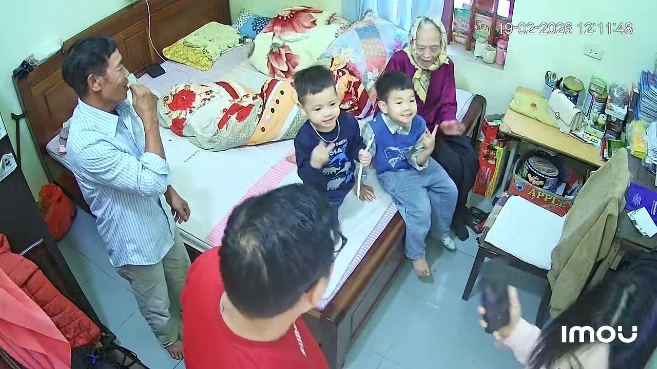 Các con cháu chắt quây quần bên Cụ ngày mồng 3 tết năm bính ngọ !