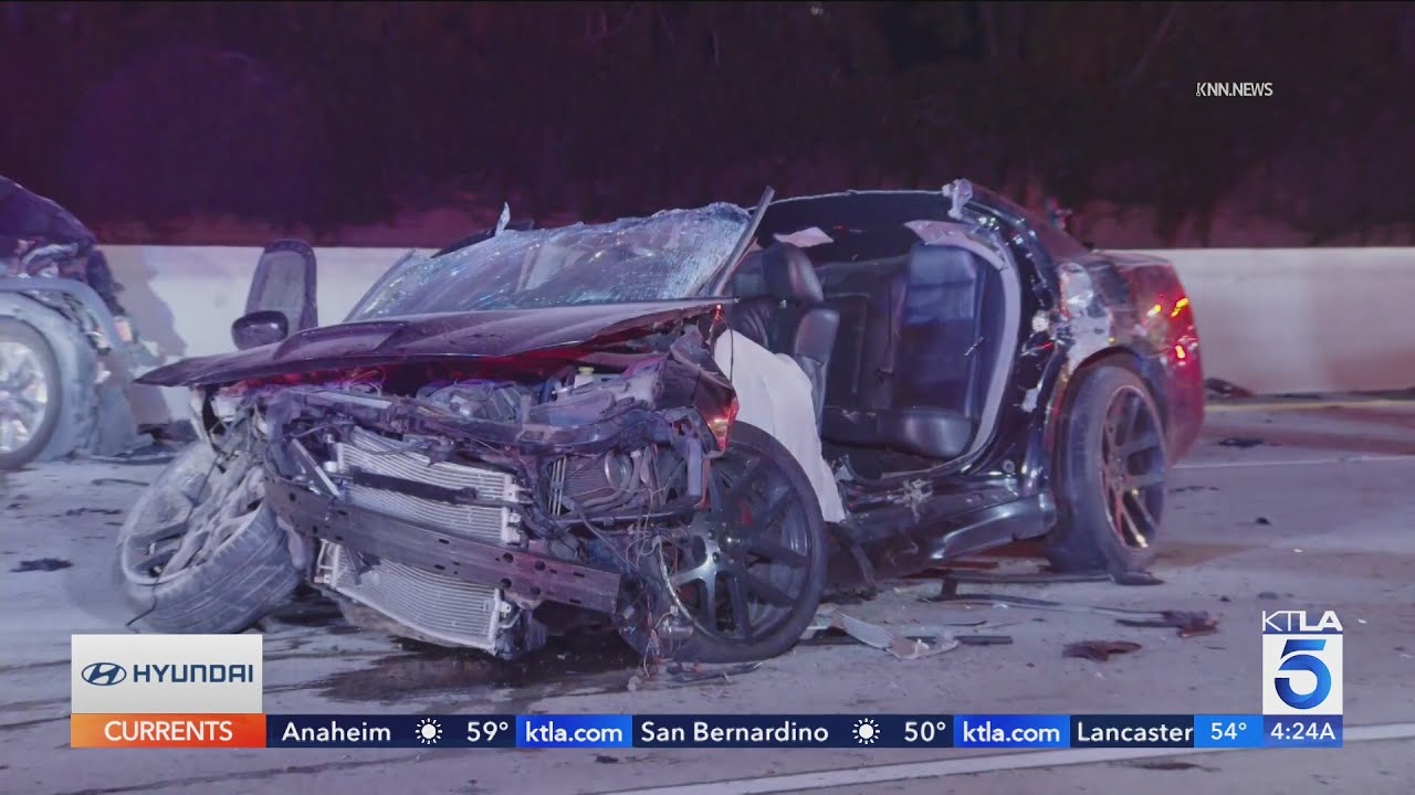 Fatal crash closes NB 101 Freeway in Woodland Hills