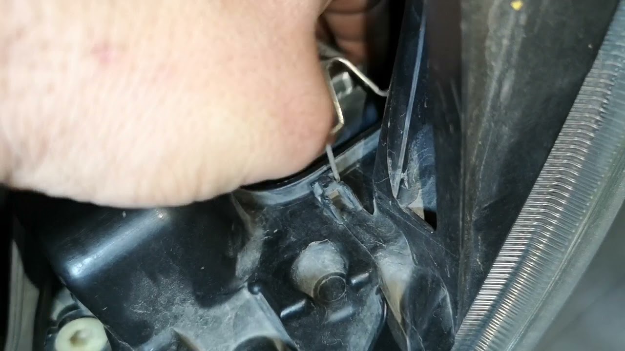 cambiar lámpara de xenon del Ford C Max 2014