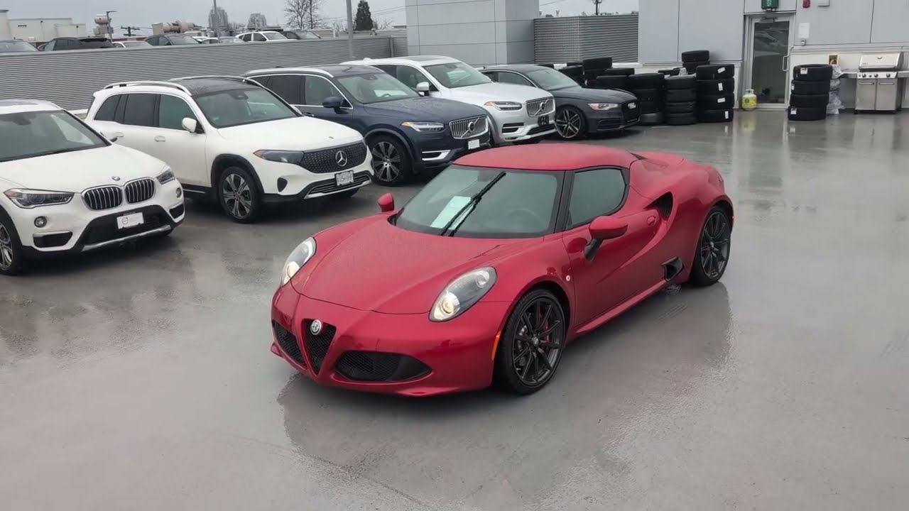 Alfa Romeo 4C Coupe. 