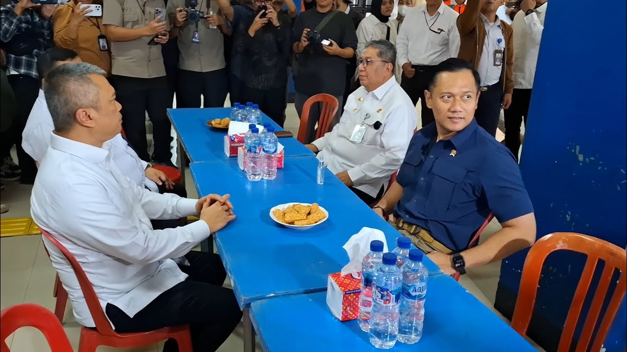 Kesederhanaan Menko AHY, Makan Siang Di Terminal Tirtonadi Solo