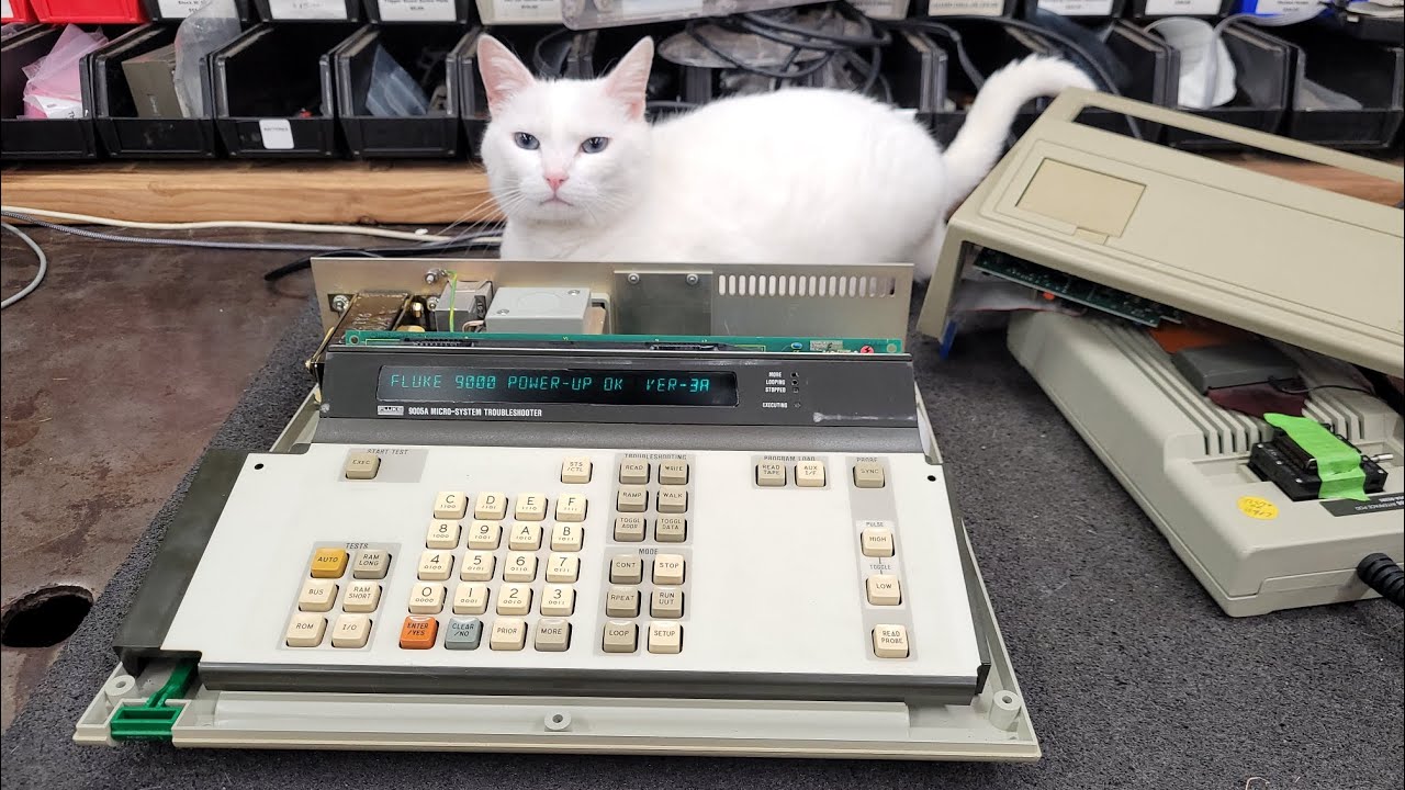Распаковка винтажного ретро-тестового оборудования. Тестер микросистем Fluke 9005A 9010A?