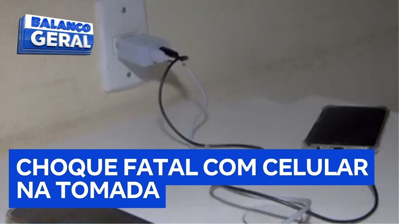 Jovem morre eletrocutada enquanto carregava o celular; entenda os riscos