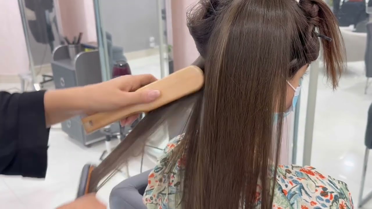 “Do you want your hair to stay sleek and silky without a flat iron? Come try it!”