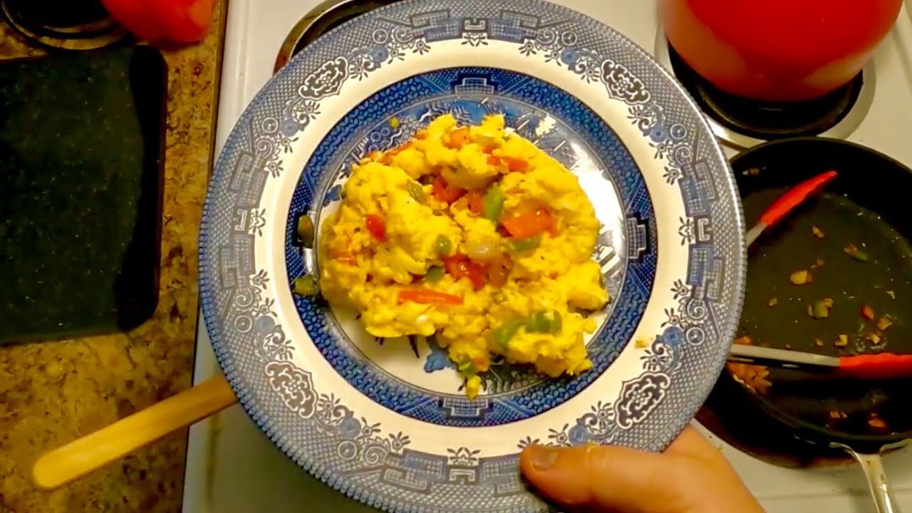 Making Gordon Ramsay's Scrambled Eggs With Peppers and Onions!