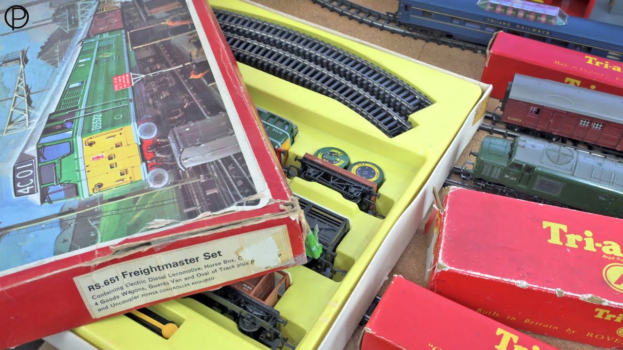 Trying to tidy up the Tri-ang items on the layout and getting distracted...