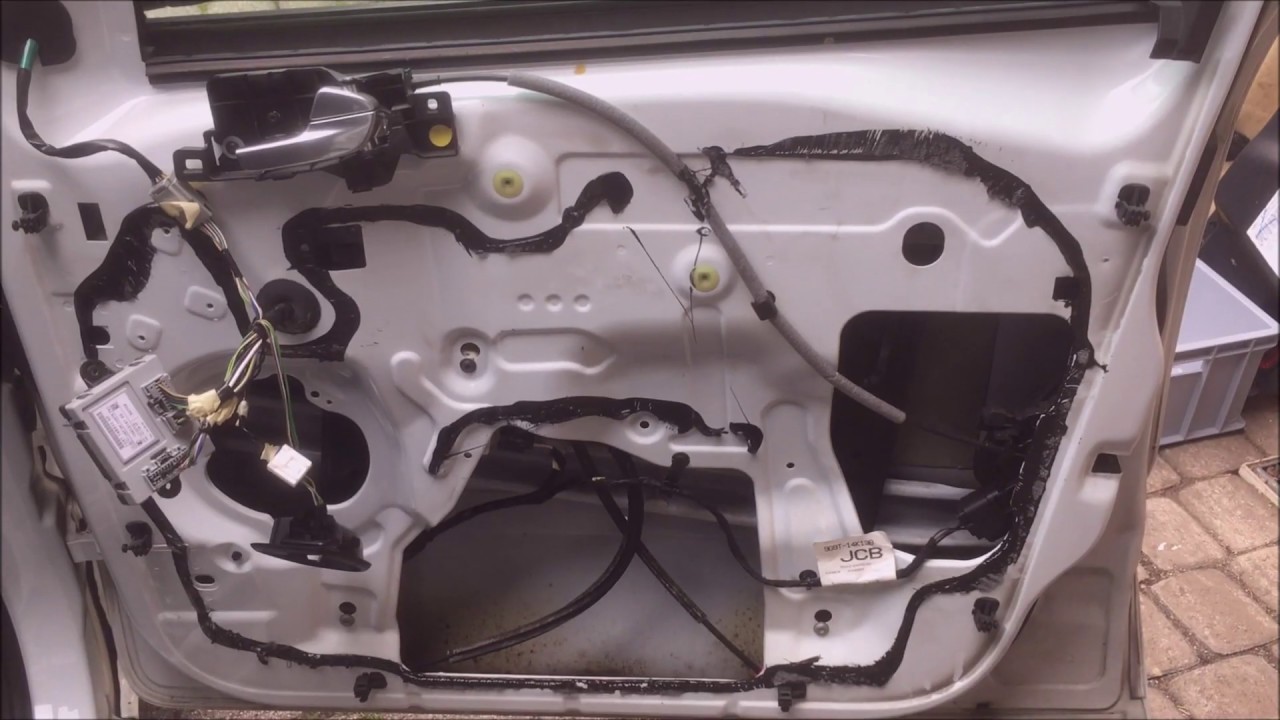 Ford Galaxy WA6: How to Change the Passenger Door (Tutorial)