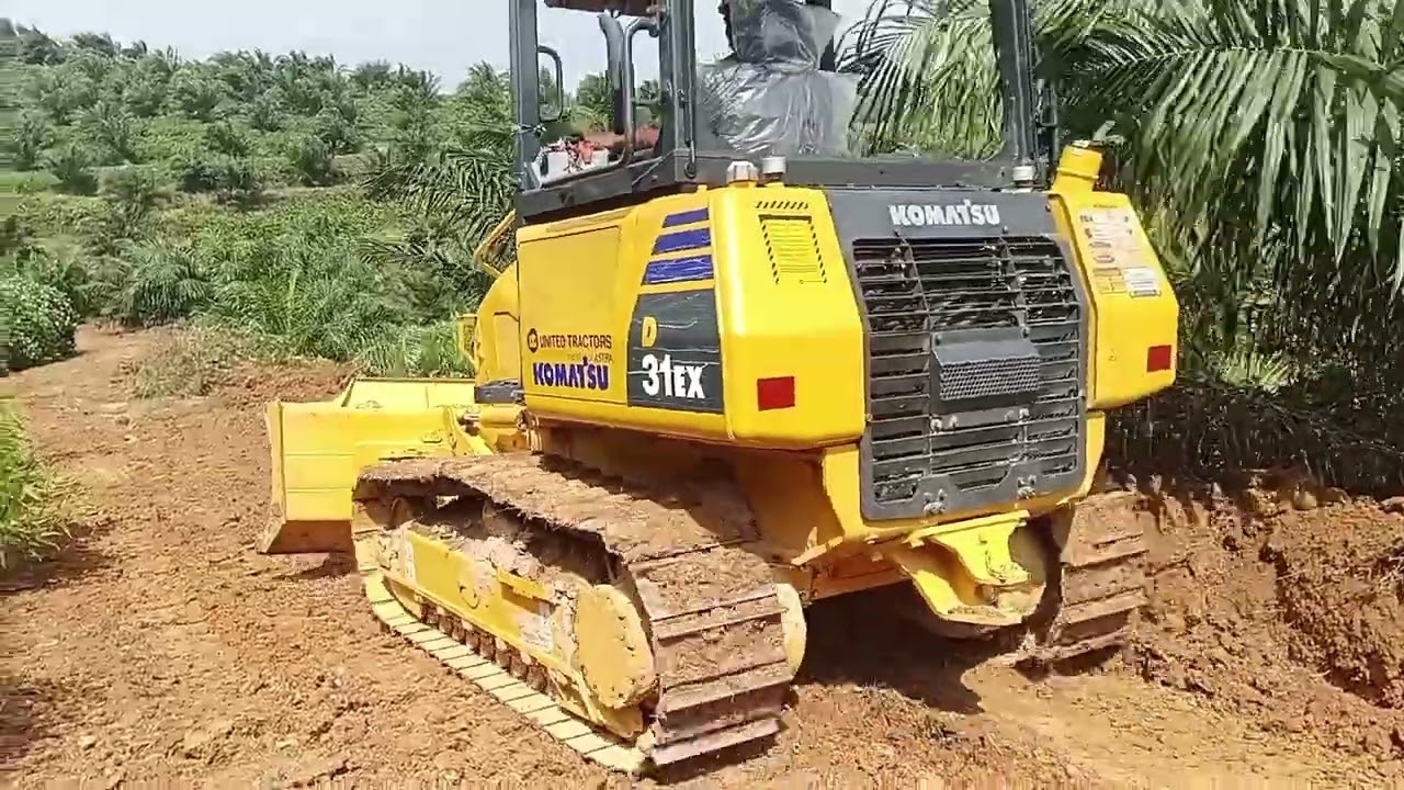 ALAT BERAT DOZER D31 E❗❗ SERVIS JALAN YANG BERLUBANG DAN BANYAK MAKONA NYA