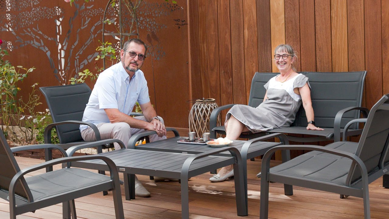 Chez Régis et Marie-Christine : Aménagement extérieur d’une terrasse et palissade bois en Cumaru