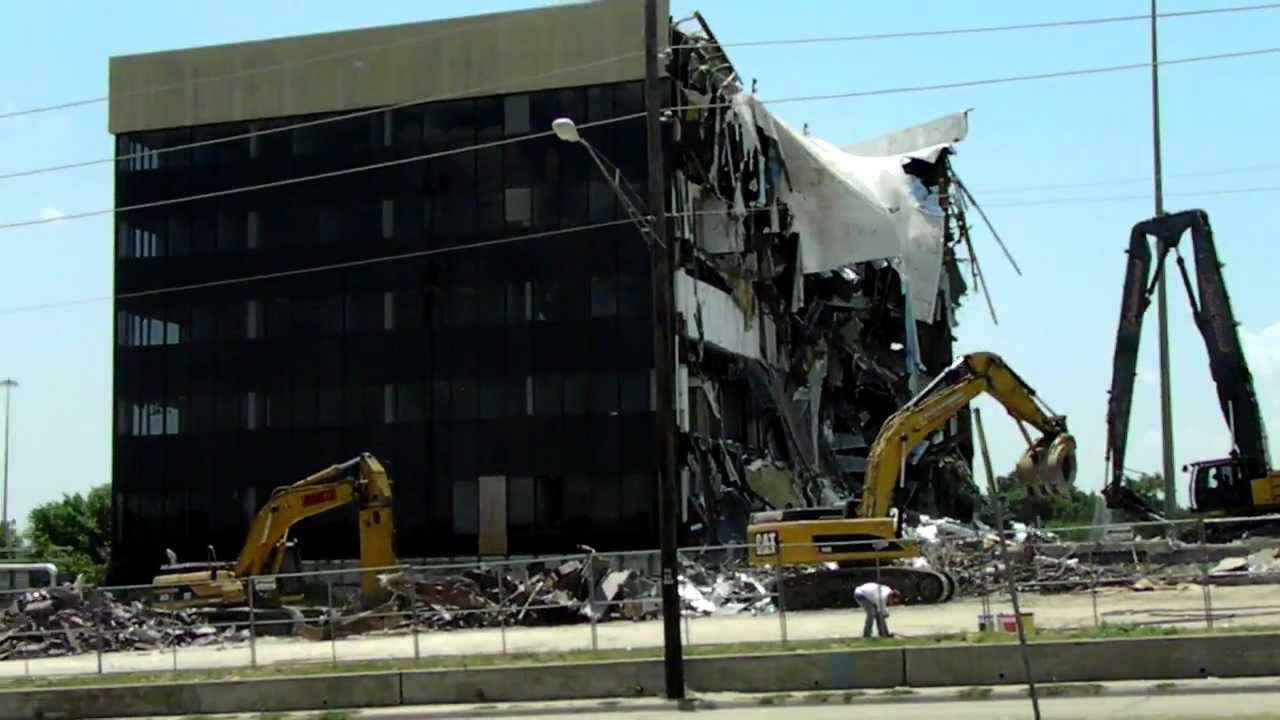 HD Demolition of Dallas Office Building in Lake Highlands Destruction Texas