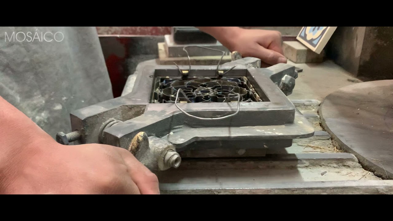 Herstellung von Zementfliesen / Production of cement tiles /Fabrication des carreaux de ciment