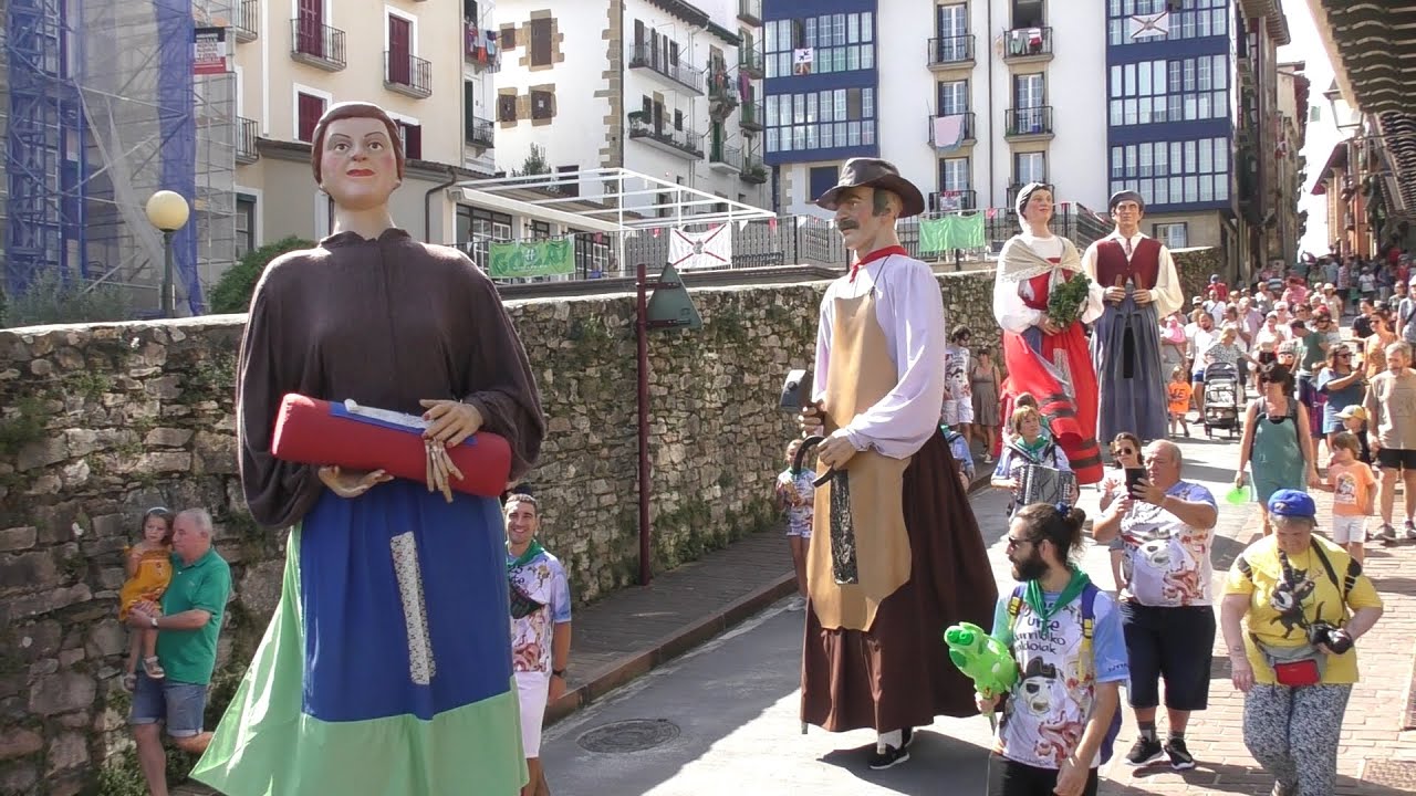 Gigantes y Cabezudos de Hondarribia - Hondarribiko erraldoi eta buruhandiak 2023