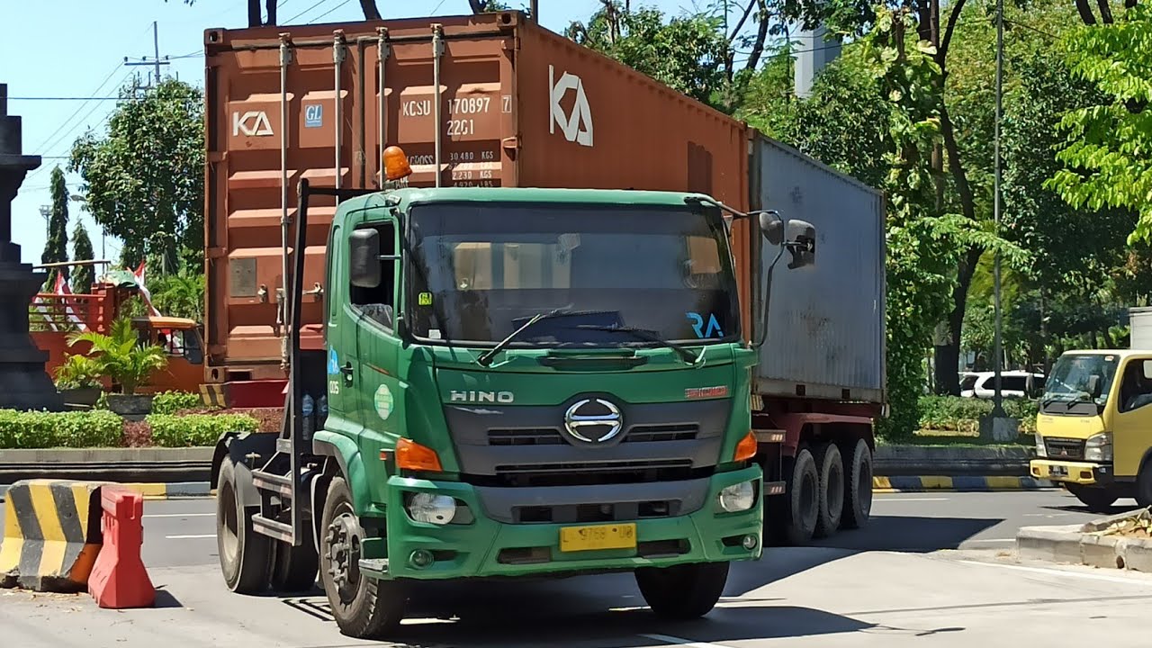 Surganya Pecinta Truck | Truck Spotting 15 Minutes Nonstop at Surabaya